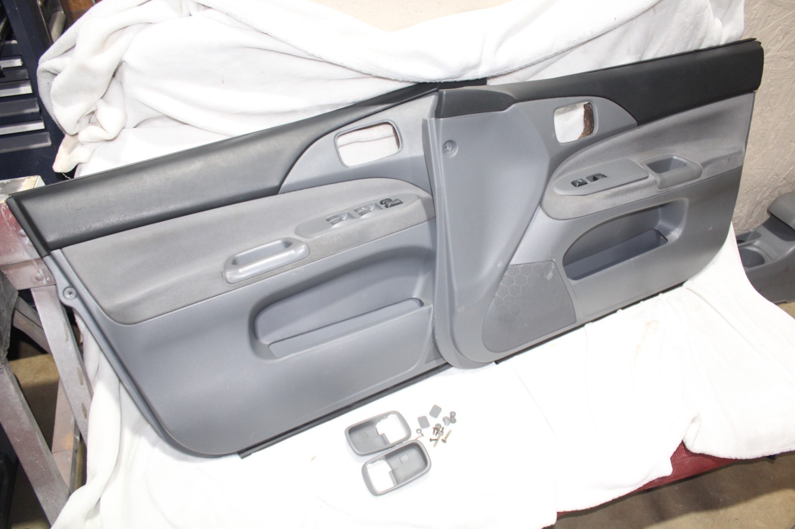 02-07 Mitsubishi LANCER DOOR Panels w/ POWER Window Switches FRONT LH & RH Clean 02-07 Mitsubishi LANCER DOOR Panels w/ POWER Window Switches FRONT LH & RH Clean