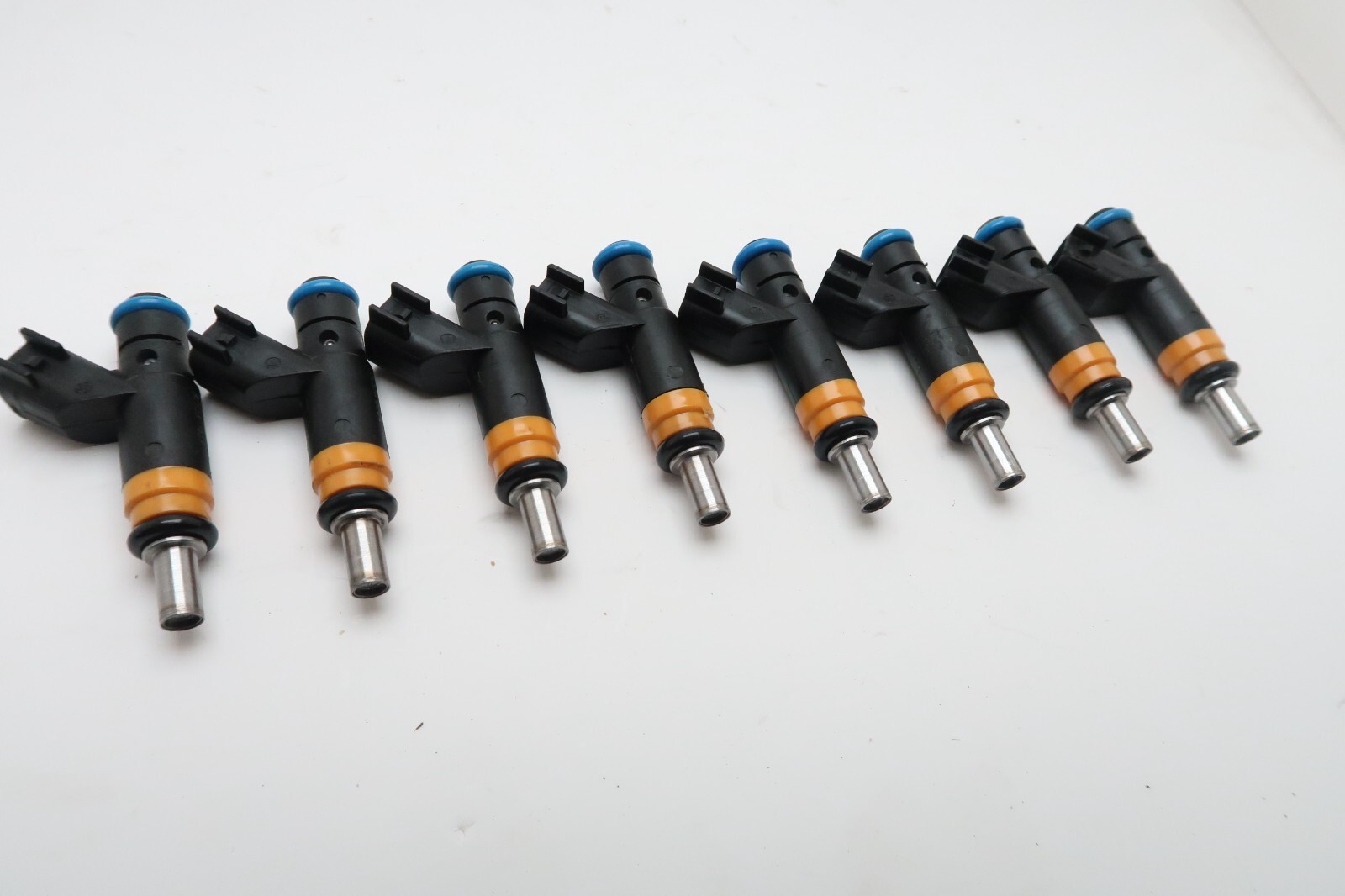 X8 GENUINE FACTORY ORIGINAL Mopar  Fuel Injectors  Hemi 5.7L 6.1L Ram 05037479AB