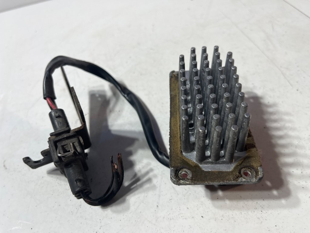 2001-2003 VW EUROVAN HVAC Blower Motor Control Module 701907521 2001-2003 VW EUROVAN HVAC Blower Motor Control Module 701907521