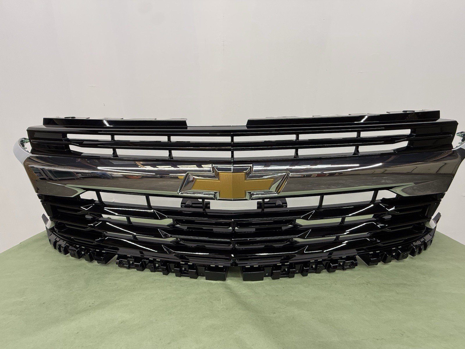 2024-2026 Chevy Tahoe Front Grille OEM Original 2024-2026 Suburban And Tahoes 2024-2026 Chevy Tahoe Front Grille OEM Original 2024-2026 Suburban And Tahoes