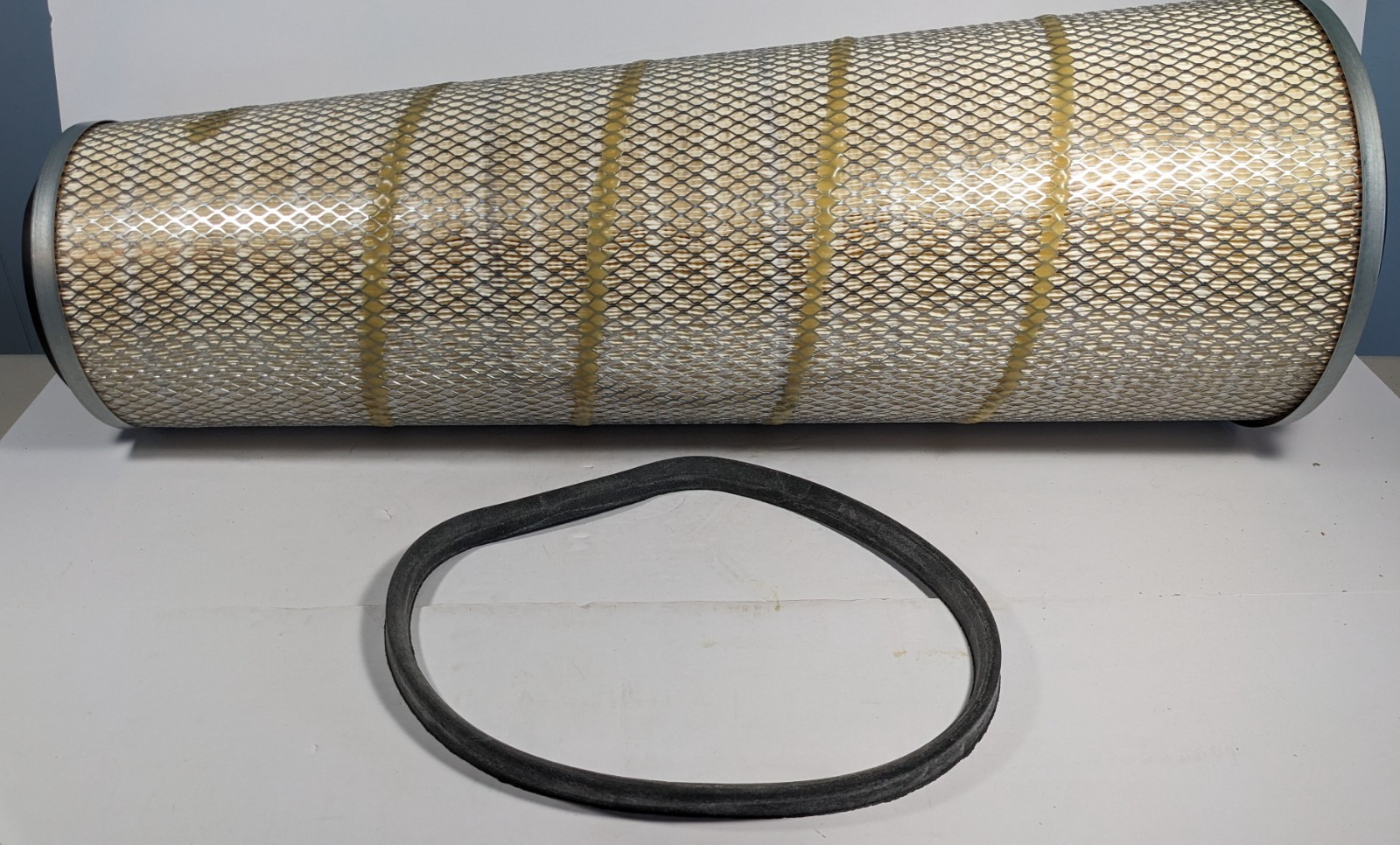 Genuine Baldwin Air Filter PA2732 Peterbilt Freightliner