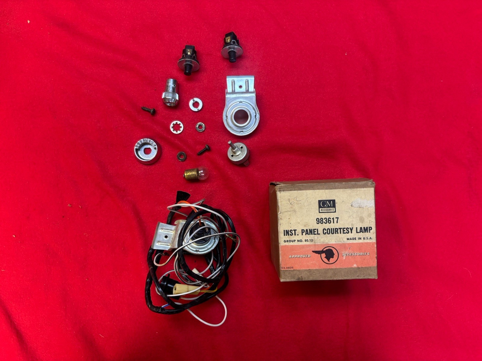 NOS 1962-1967 Pontiac Courtesy Lamp Kit 983617 NOS 1962-1967 Pontiac Courtesy Lamp Kit 983617