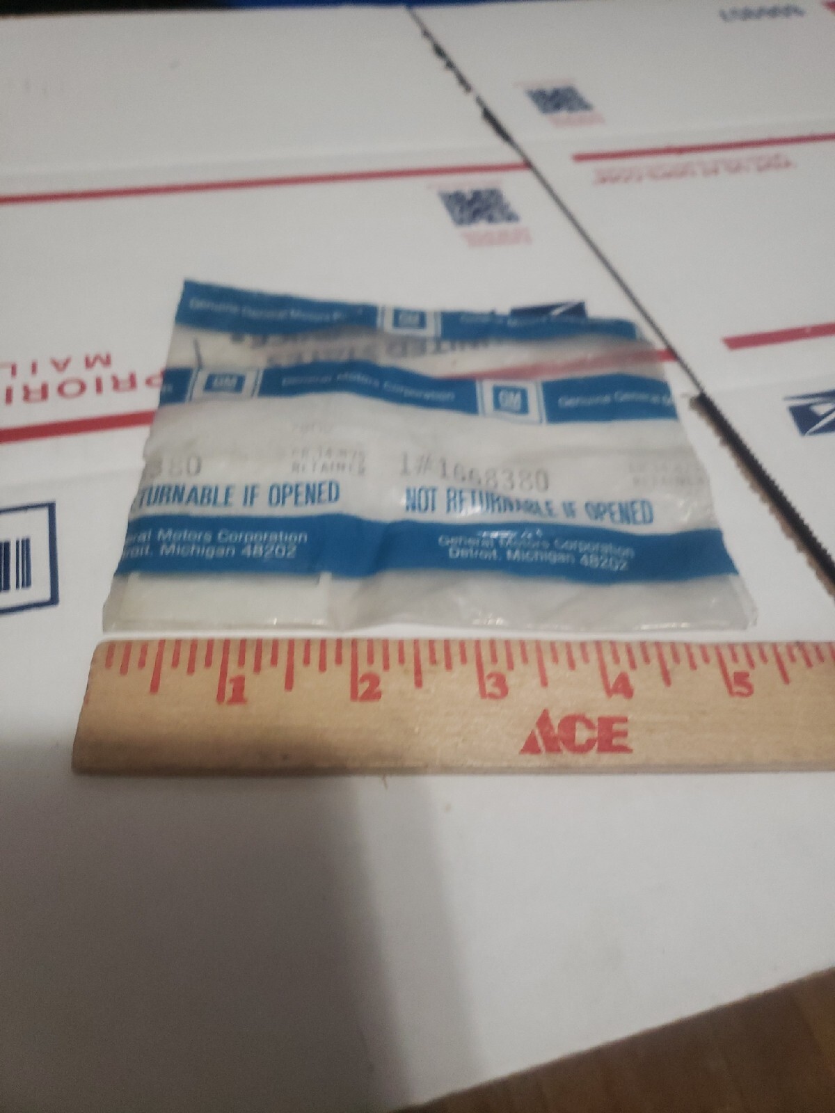 GM Nos 1975-77 CORVETTE Retainer. FRT SD SHLDR Strap Frt Clip GM Nos 1975-77 CORVETTE Retainer. FRT SD SHLDR Strap Frt Clip