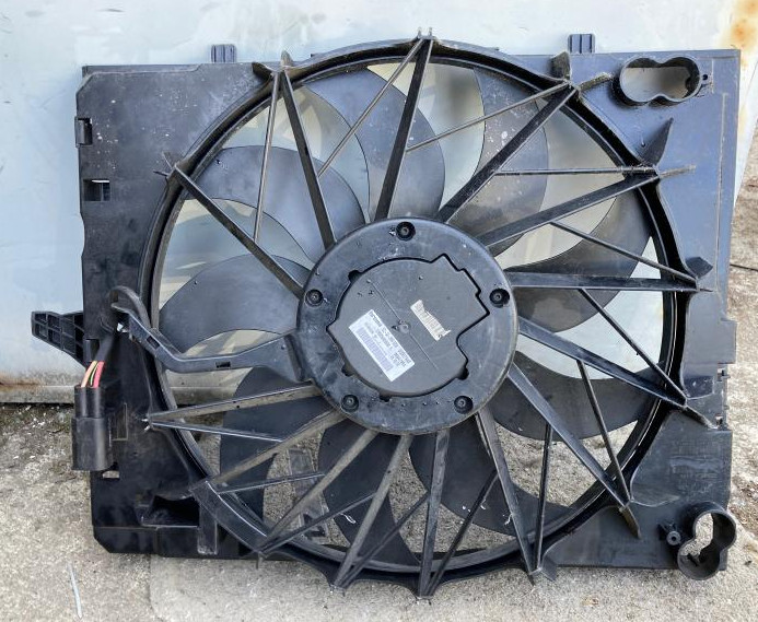 2006-2010 BMW 650i RADIATOR COOLING FAN MOTOR SHROUD ASSEMBLY OEM 2006-2010 BMW 650i RADIATOR COOLING FAN MOTOR SHROUD ASSEMBLY OEM