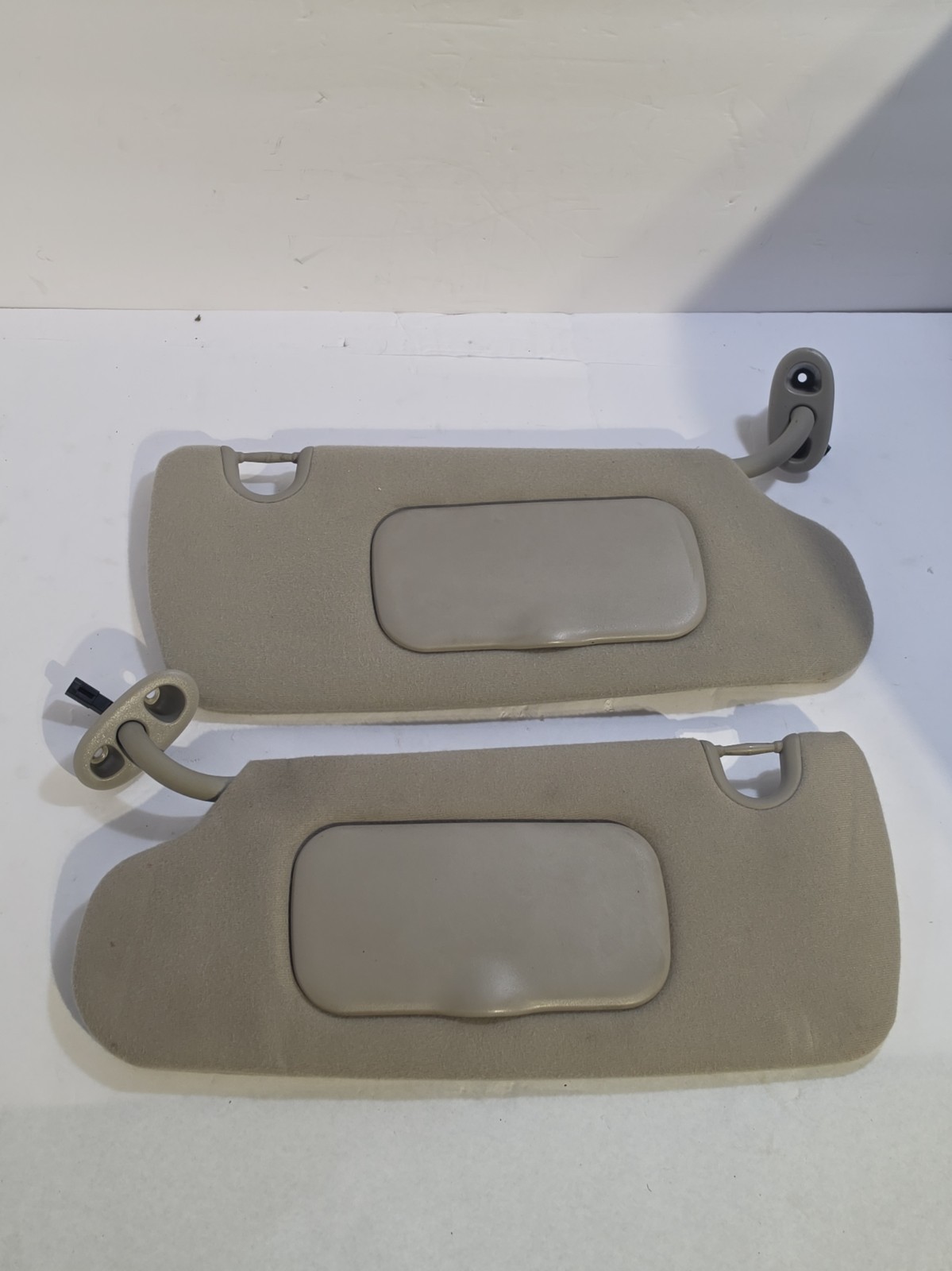 2001-2003 Dodge Durango Driver & Passenger Side Sun Visor Pair Set Cloth Lighted
