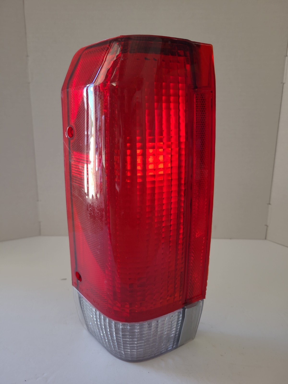 Tail Light for 87-89 Ford F-150 & F-250 & Bronco LH Left Driver\'s Side 
