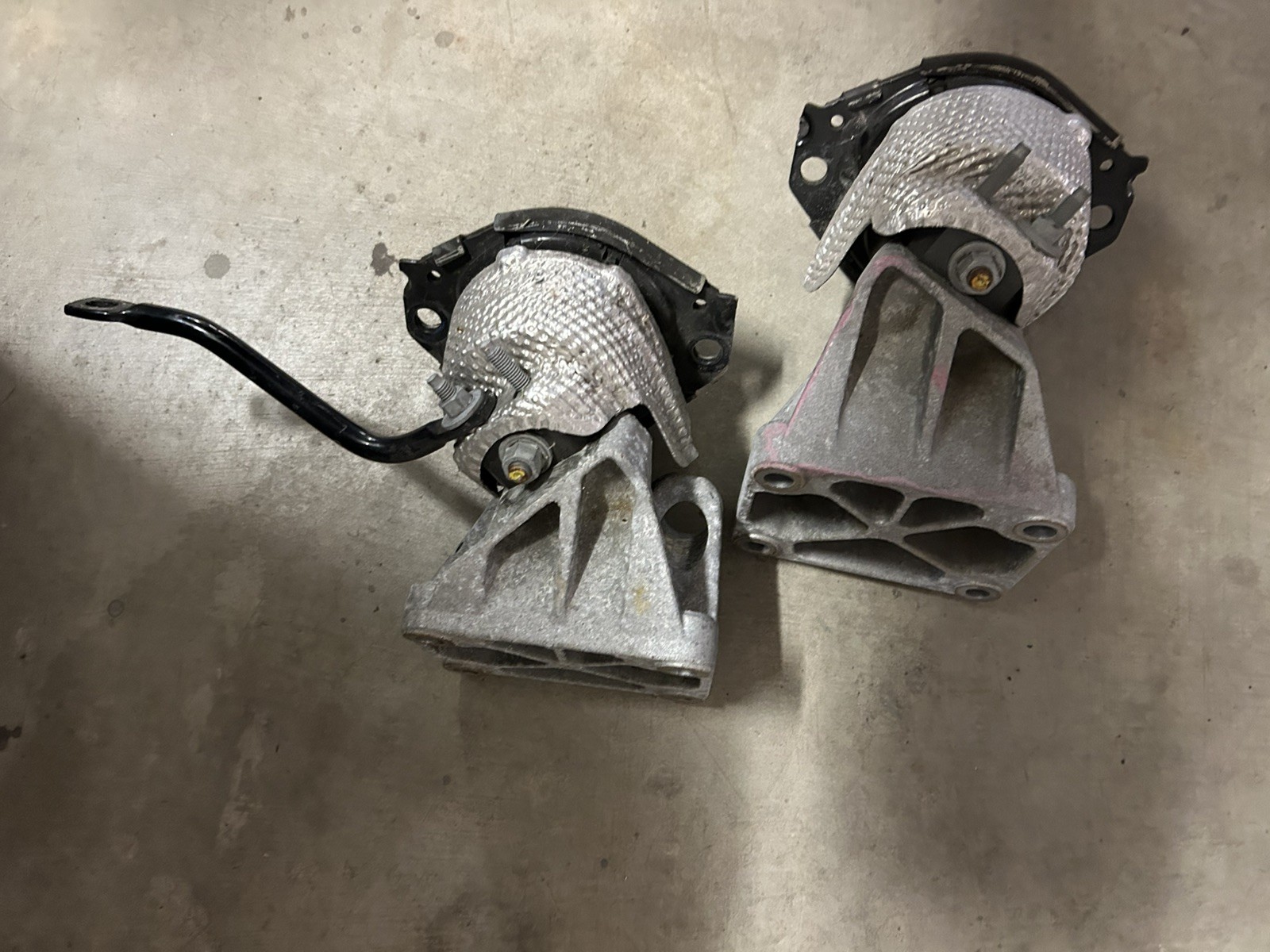 15-23 Challenger 6.2L SRT Hellcat LH RH Motor Engine Mounts Pair Brackets Set OE 15-23 Challenger 6.2L SRT Hellcat LH RH Motor Engine Mounts Pair Brackets Set OE