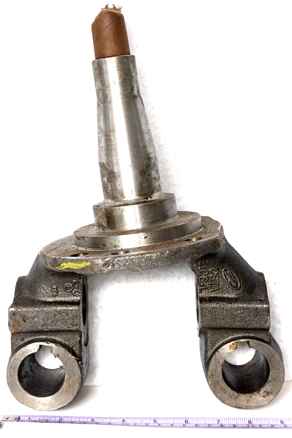 NOS?67,68-? FORD HEAVY DUTY TRUCK SPINDLE,DRIVER SIDE,LH,BNF SERIES 500-750,BUS+