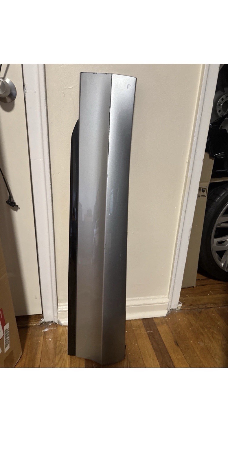2018-2024 VW TIGUAN FRONT AND REAR DOOR MOLDING OEM RIGHT RH 2018-2024 VW TIGUAN FRONT AND REAR DOOR MOLDING OEM RIGHT RH