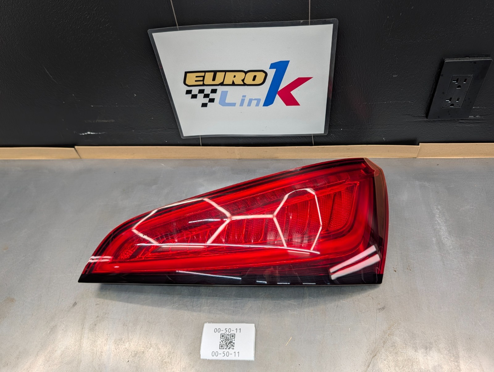 2013-2017 Audi Q5 LED Tail Light Right Passenger Gate Upper Outer OEM 2013-2017 Audi Q5 LED Tail Light Right Passenger Gate Upper Outer OEM