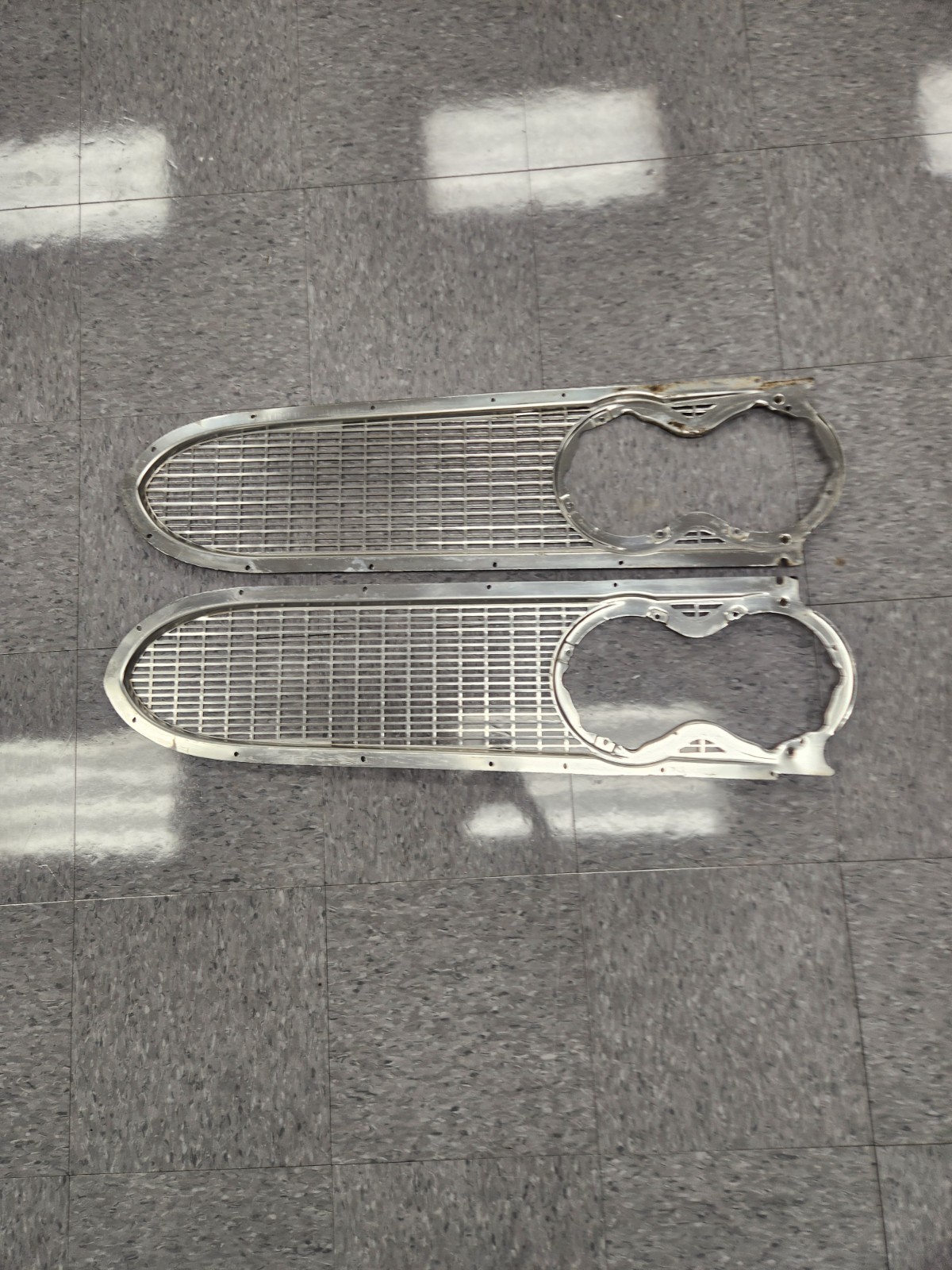 1959 Pontiac Starchief Bonneville Catalina Grill Pair LH RH OEM