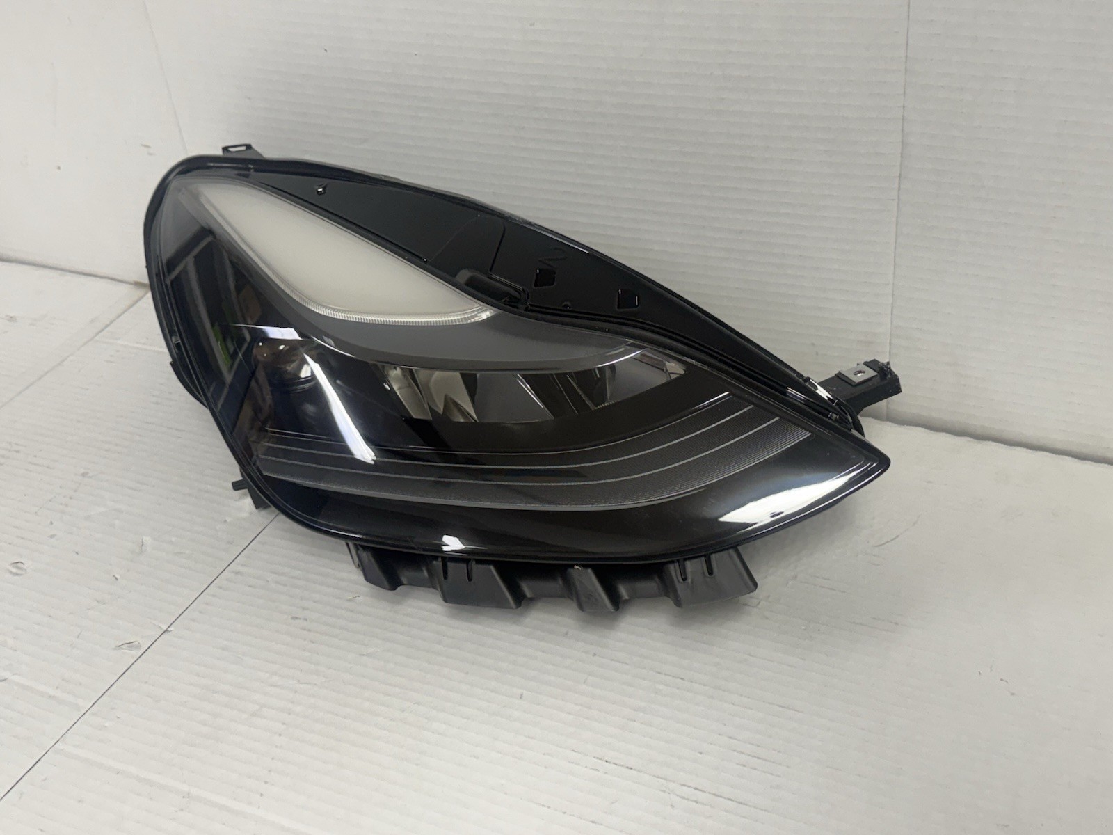 2021-2023 Tesla Model 3 & Y Right Passenger  Side LED Headlight. New