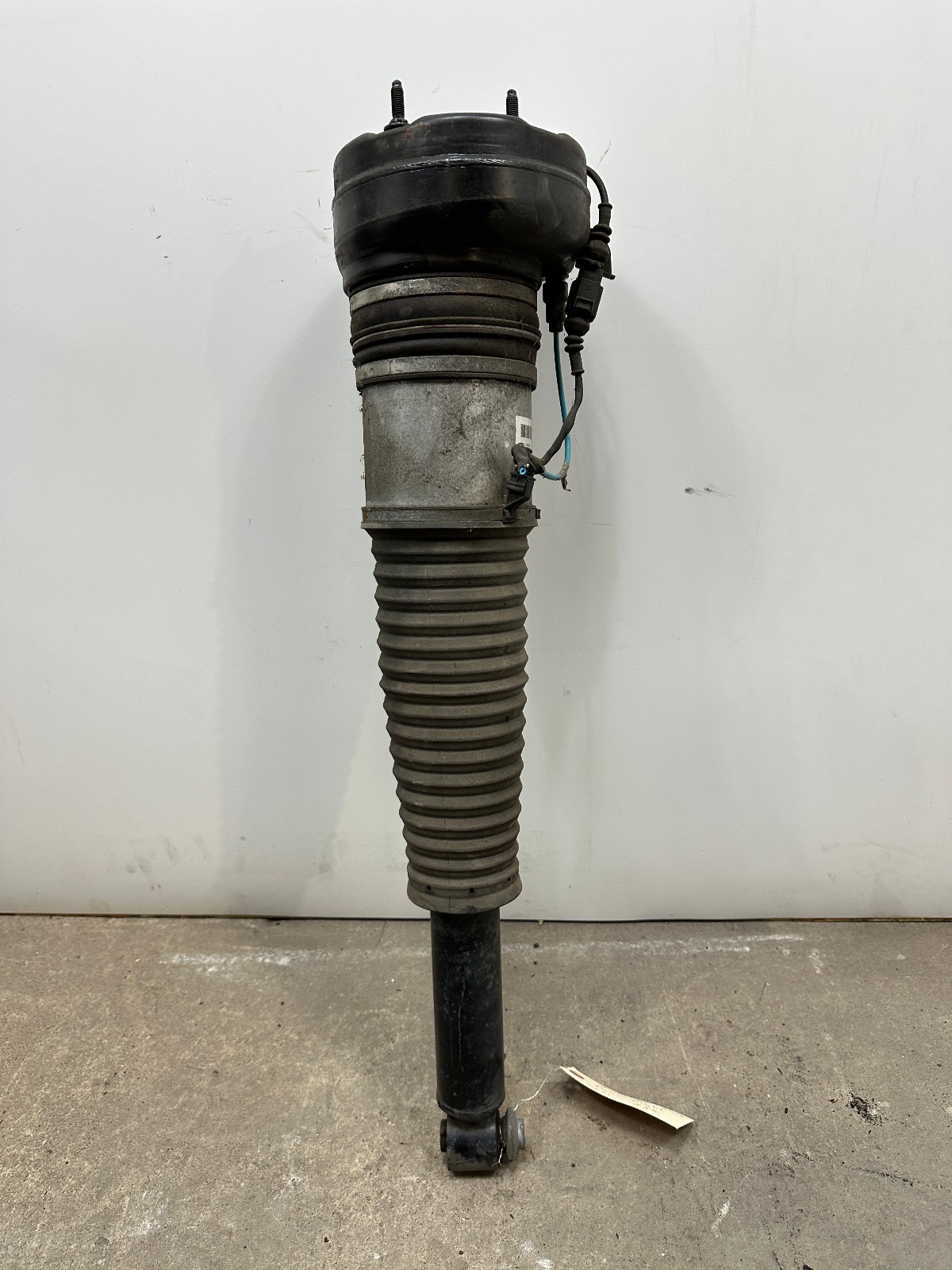 2011 - 2018 AUDI A8 AIR SUSPENSION STRUT SHOCK REAR RIGHT 88k 4H0616002M OEM