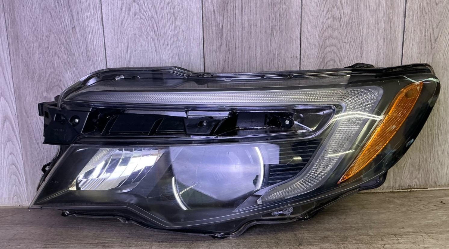 2016-2019 Honda Pilot Ridgeline Left Driver Halogen w/LED Headlight 2016-2019 Honda Pilot Ridgeline Left Driver Halogen w/LED Headlight