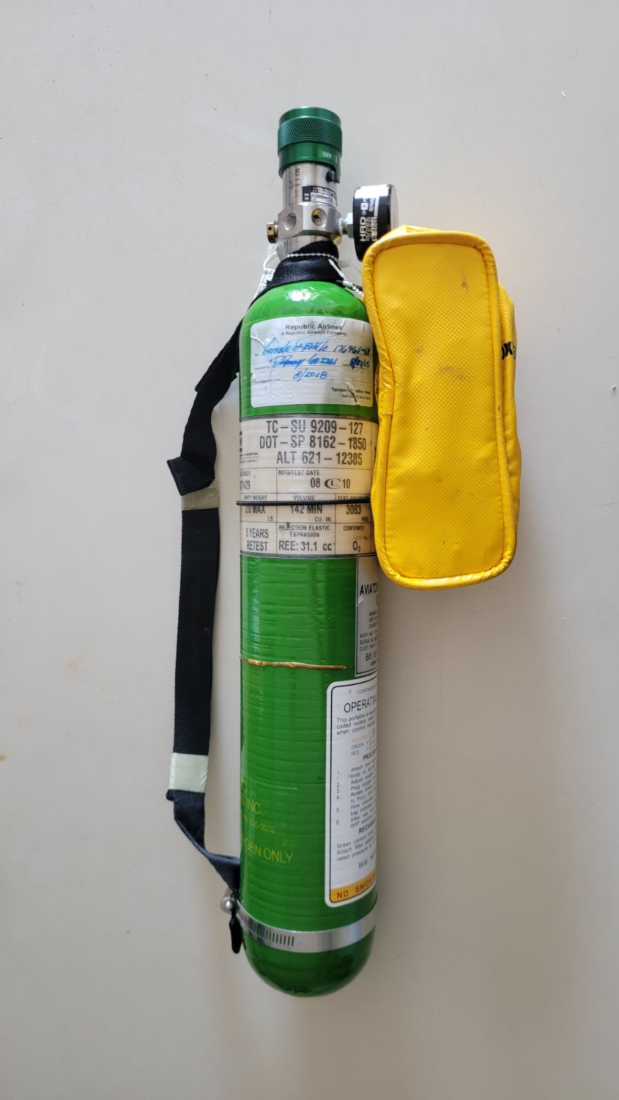B/E AEROSPACE Aviators Breathing Oxygen Bottle with Mask (1850 PSI) P/N173961-13
