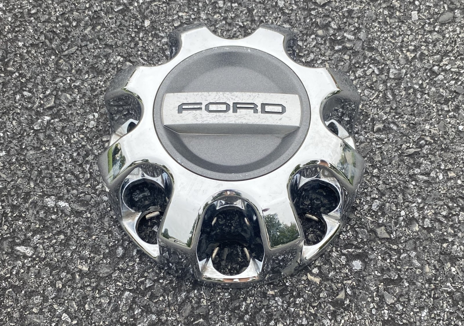 OEM 2017 2018 2019 2020 2021 2022 FORD F250 F350 SD CENTER HUB CAP CHROME OEM 2017 2018 2019 2020 2021 2022 FORD F250 F350 SD CENTER HUB CAP CHROME