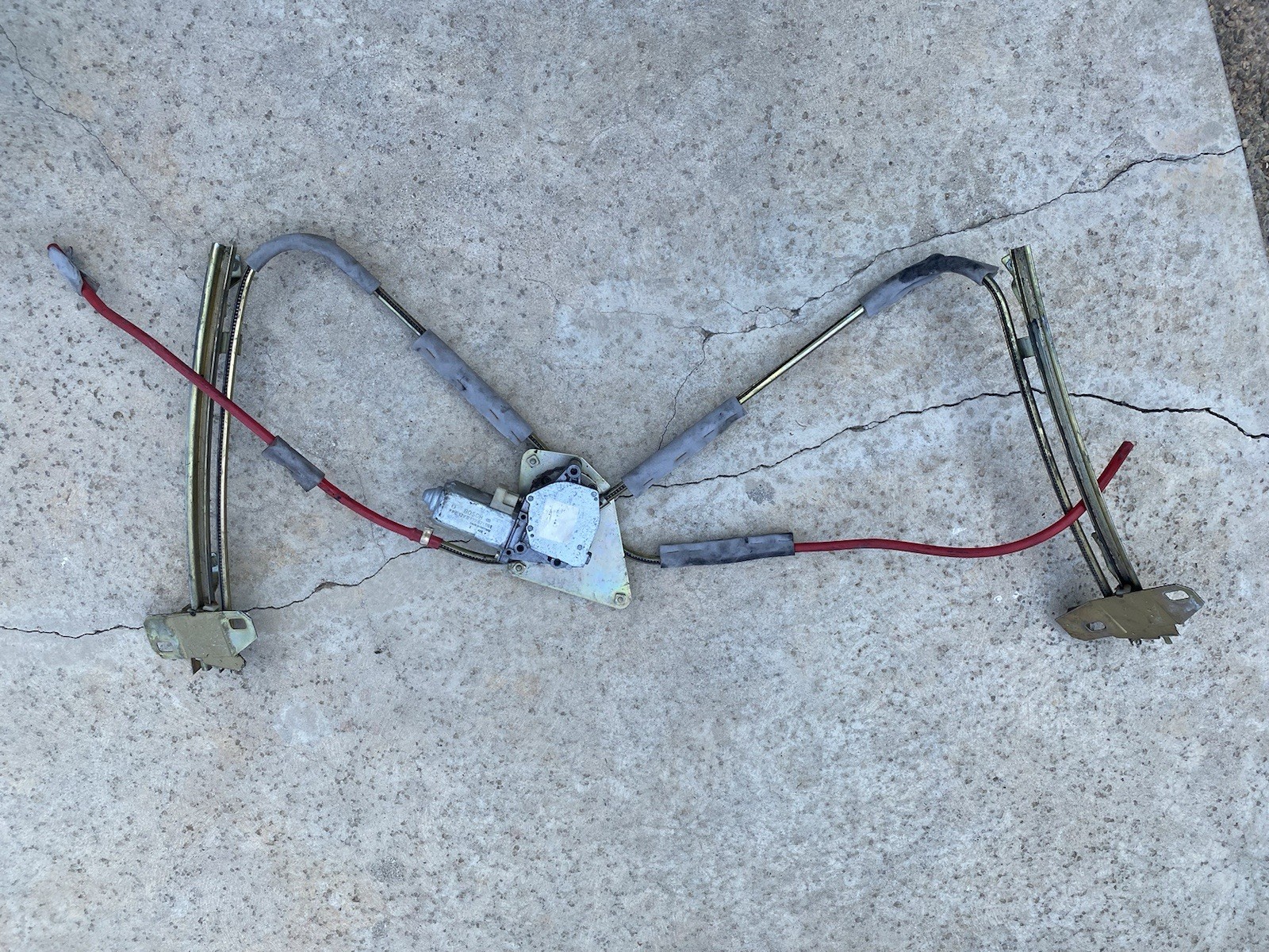 Ferrari 355,348 LH Door Glass Lift/Regulator & Motor- Part# 62107300 Ferrari 355,348 LH Door Glass Lift/Regulator & Motor- Part# 62107300