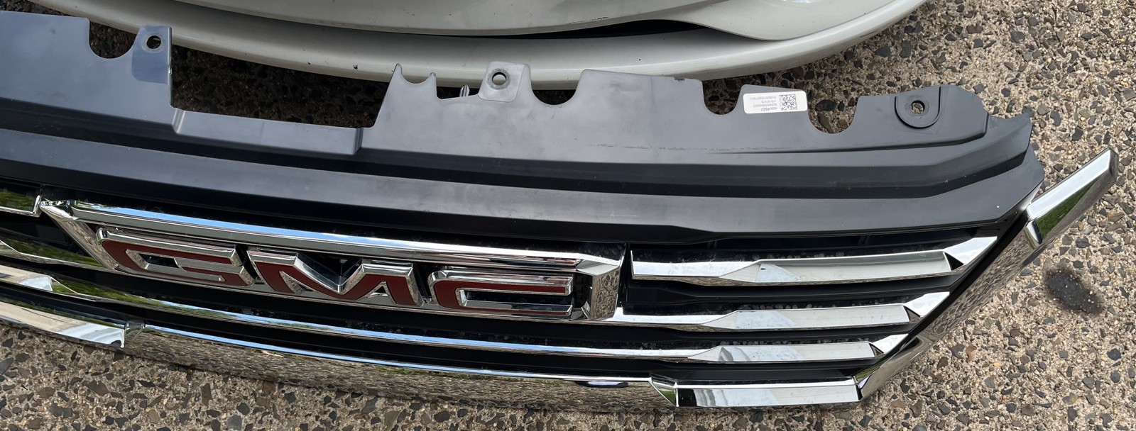 2022 -2026 Genuine GMC Grille 85064622