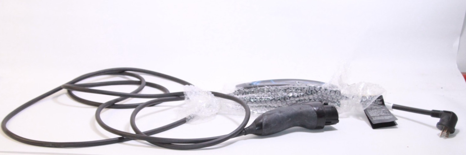 A0005836204 Genuine Mercedes-Benz OEM EV Charging Cable EQS EQB 110-120V A0005836204 Genuine Mercedes-Benz OEM EV Charging Cable EQS EQB 110-120V