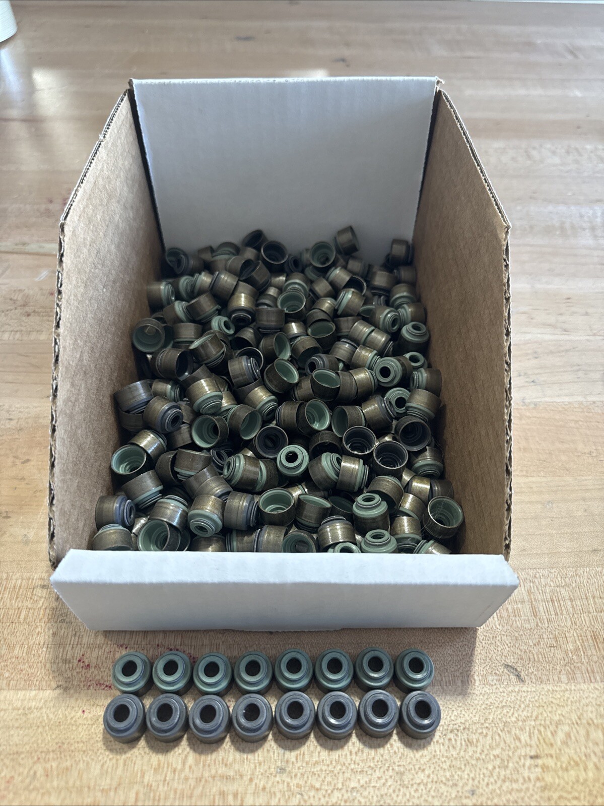 OEM MITSUBISHI EVO 8 9 VALVE SEAL SET 4G63 MD307343 MD306079 Evolution 4G63T DSM OEM MITSUBISHI EVO 8 9 VALVE SEAL SET 4G63 MD307343 MD306079 Evolution 4G63T DSM