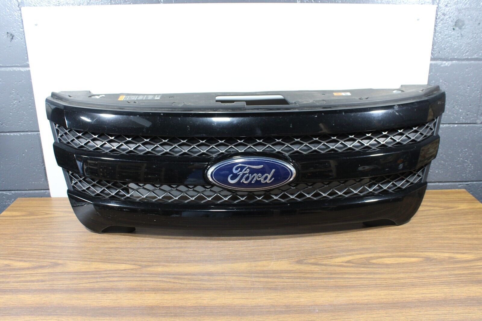2013- 2015 Ford Explorer upper Grill Sport assembly W/Emblem OEM🌹🌹