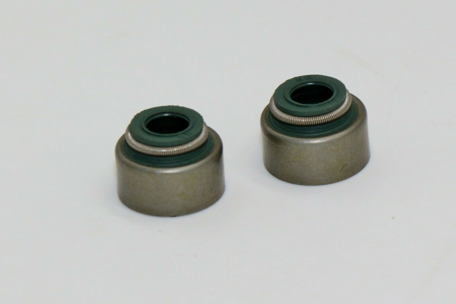 2 x Valve Stem seal Honda TRX420 TRX500 Pioneer Rancher 2009-2022