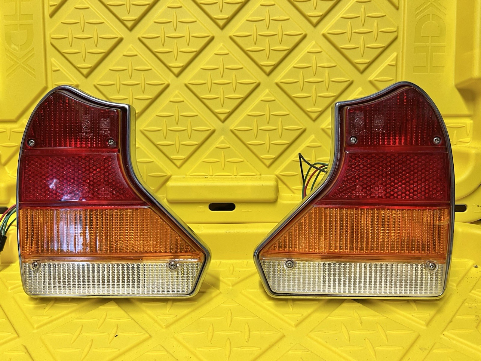 80-87 JAGUAR Xj6 Series 3 XJ6  XJ12 Rear Lights Left Right Pair SET