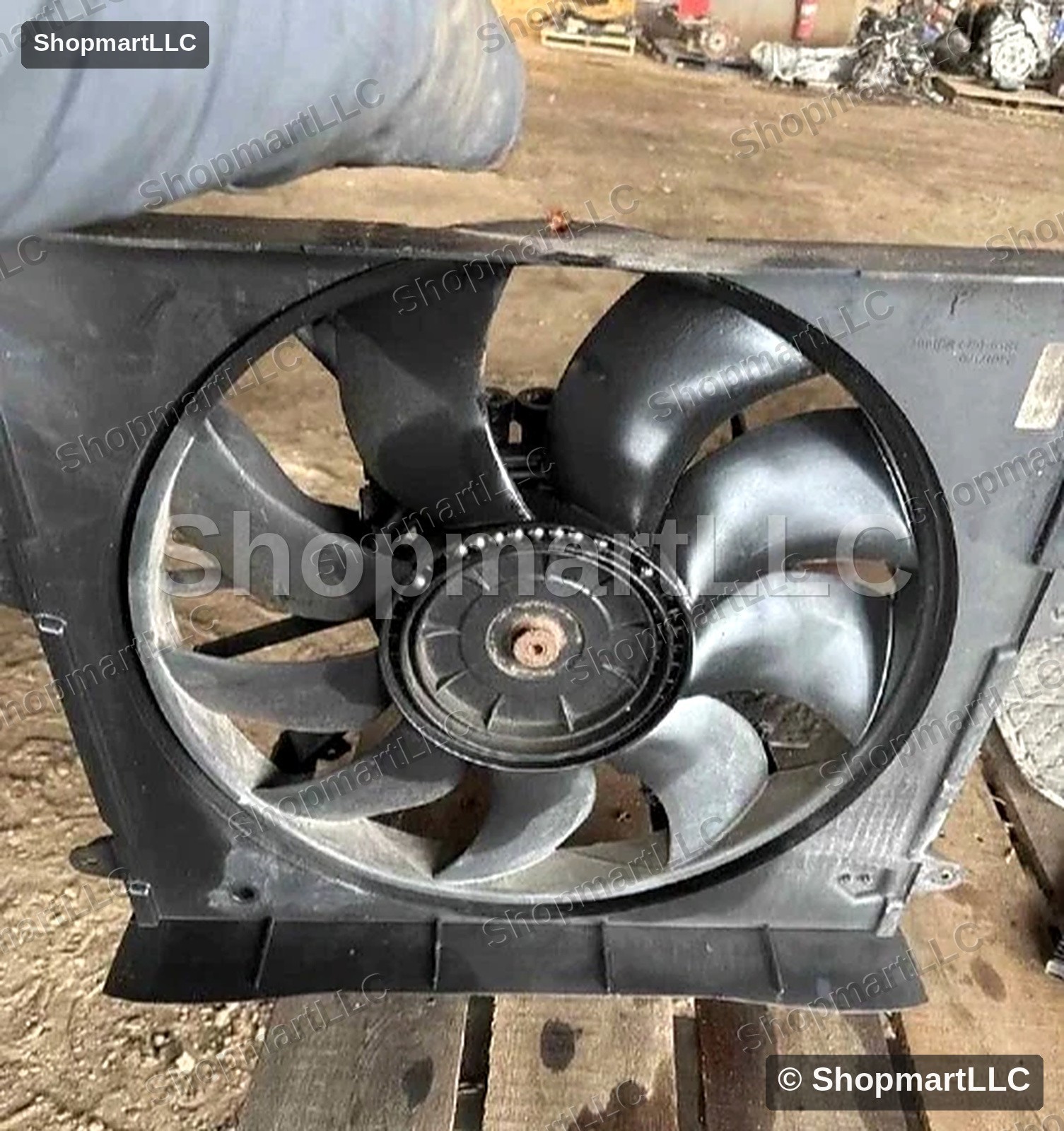 2001-2004 Jeep Grand Cherokee 4.7L Radiator Engine Cooling Fan Assembly OEM
