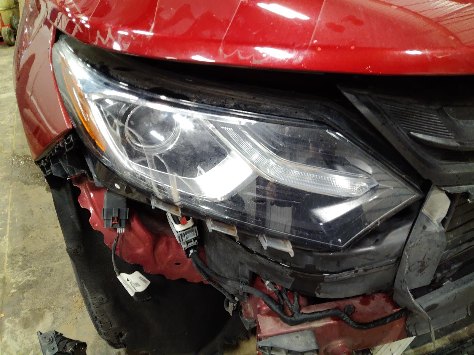 Used Right Headlight Assembly fits: 2018 Chevrolet Equinox HID opt T4F Right Gra