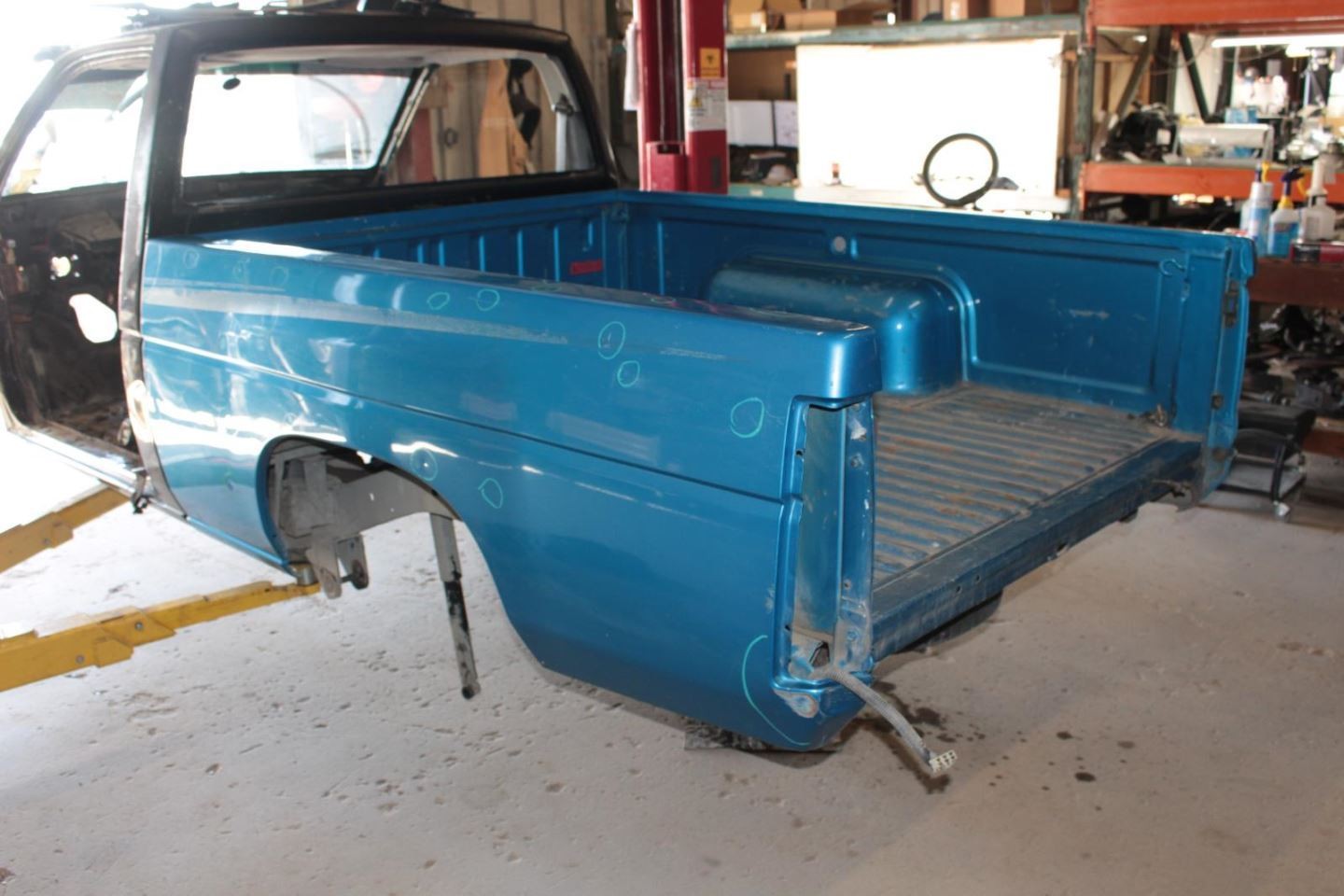95-97 Nissan Pickup D21 Blue Regular Cab 6' Pick Up Bed Assembly