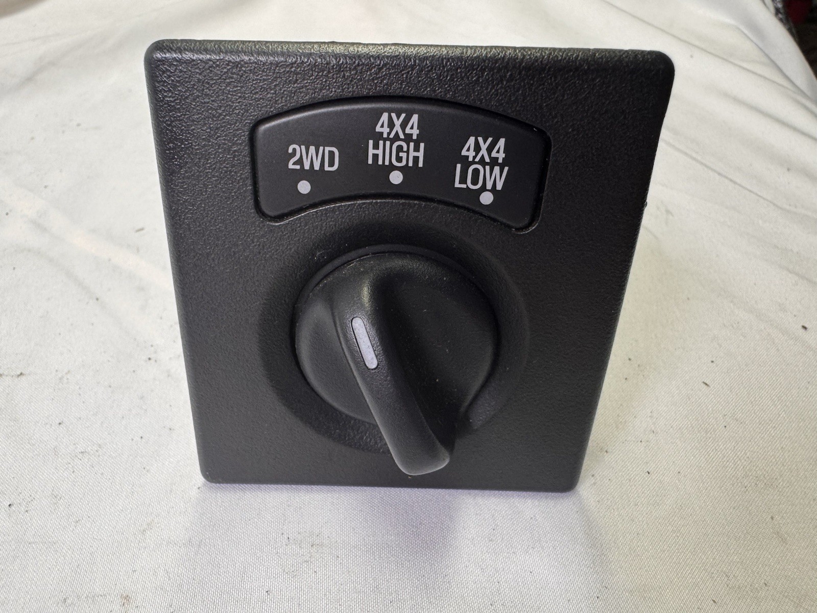 99-04 Ford F250 F350 Super Duty 4WD 4X4 Transfer Case Control Switch Button OEM 99-04 Ford F250 F350 Super Duty 4WD 4X4 Transfer Case Control Switch Button OEM