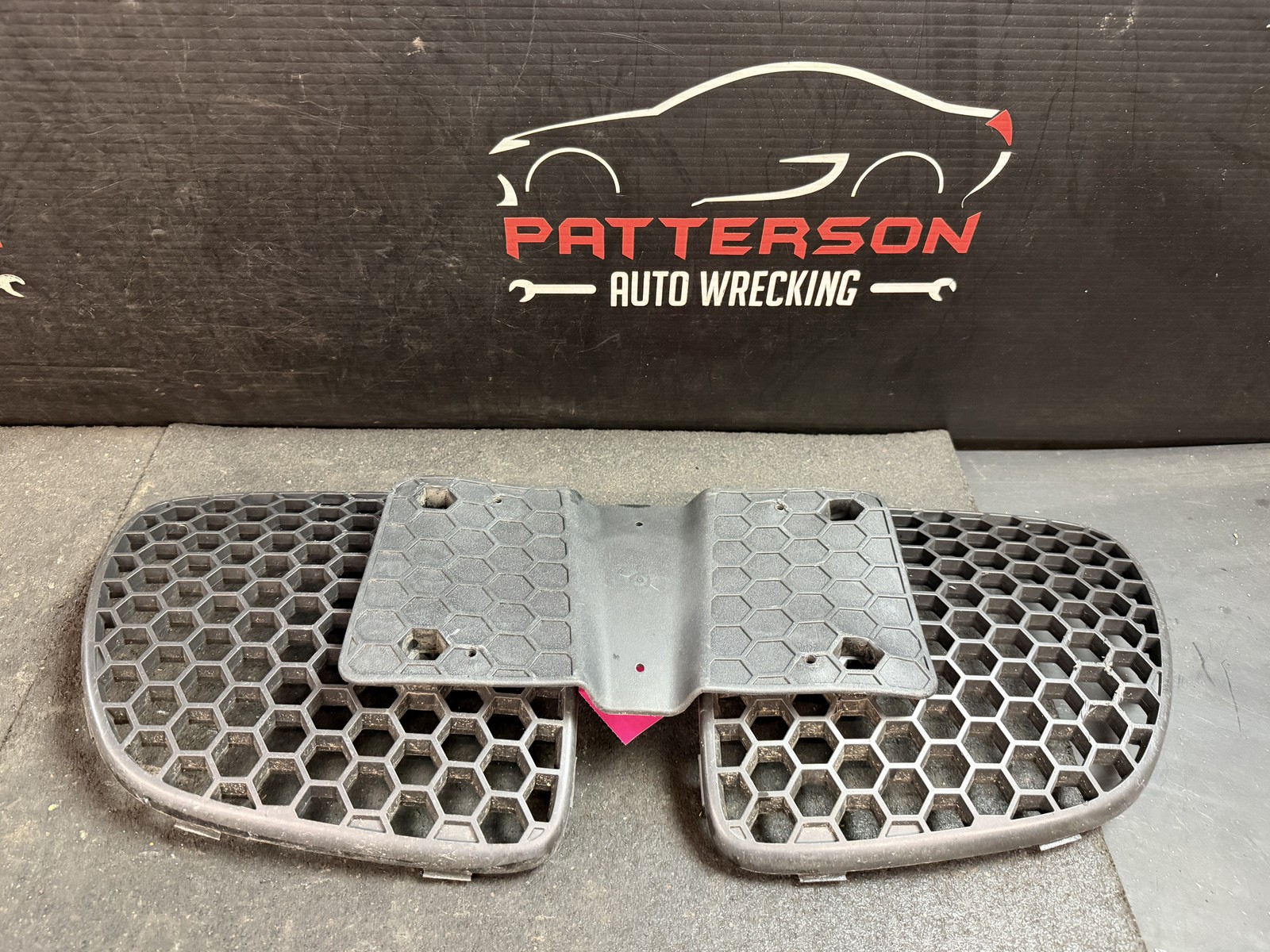 07-09 Pontiac Solstice GXP Center Left & Right Upper Grille Grill