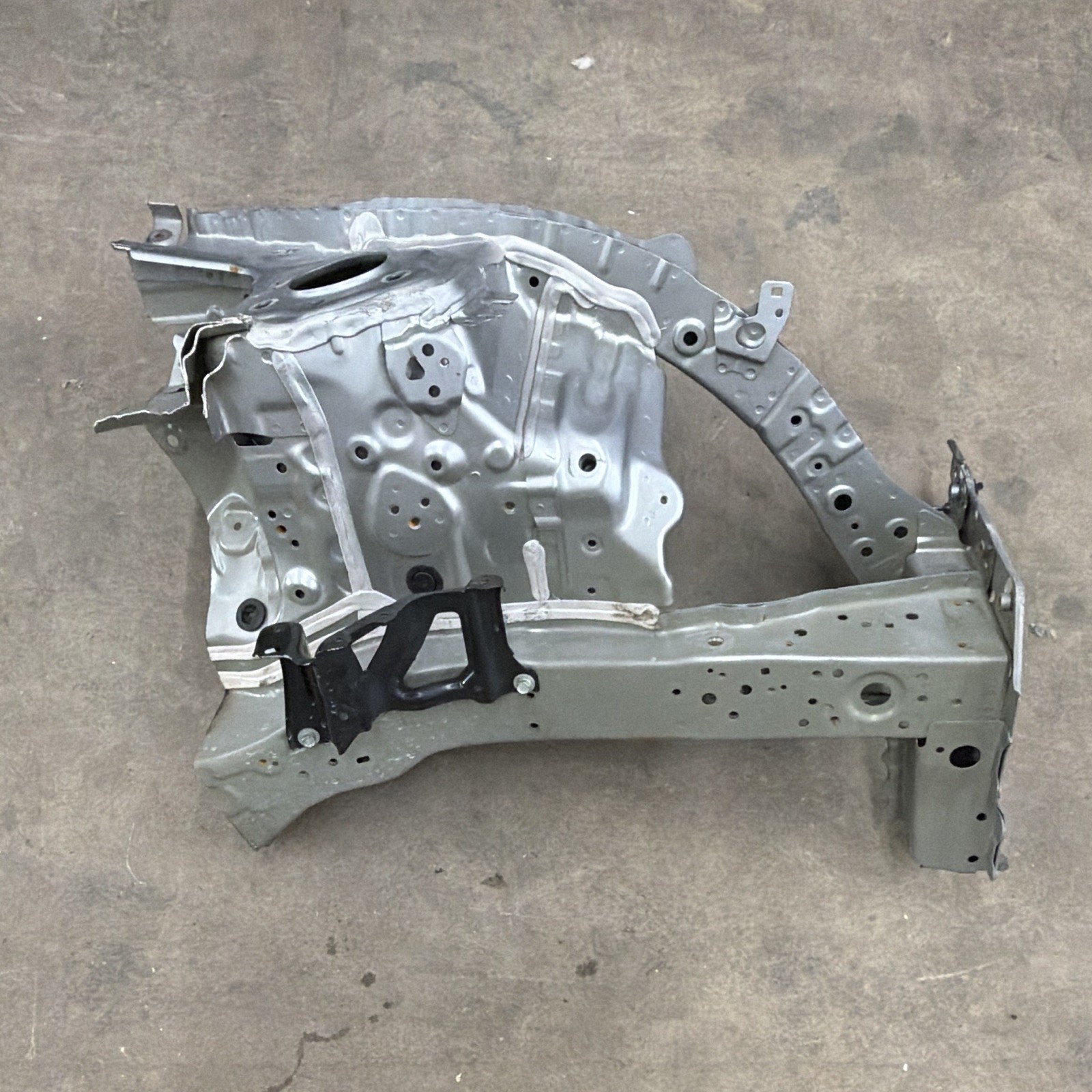 2022-2024 Honda Civic Sport Front Left Driver Side Frame Rail Apron OEM Cut 2022-2024 Honda Civic Sport Front Left Driver Side Frame Rail Apron OEM Cut