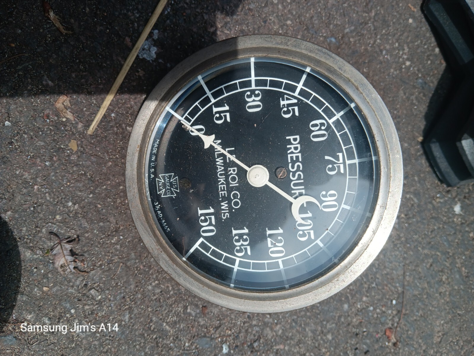Vintage pressure gauge.nice