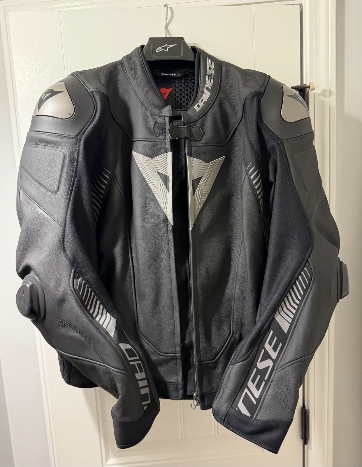 Dainese Super Speed 4 Motorcycle Jacket Black Leather Size 56 Dainese Super Speed 4 Motorcycle Jacket Black Leather Size 56
