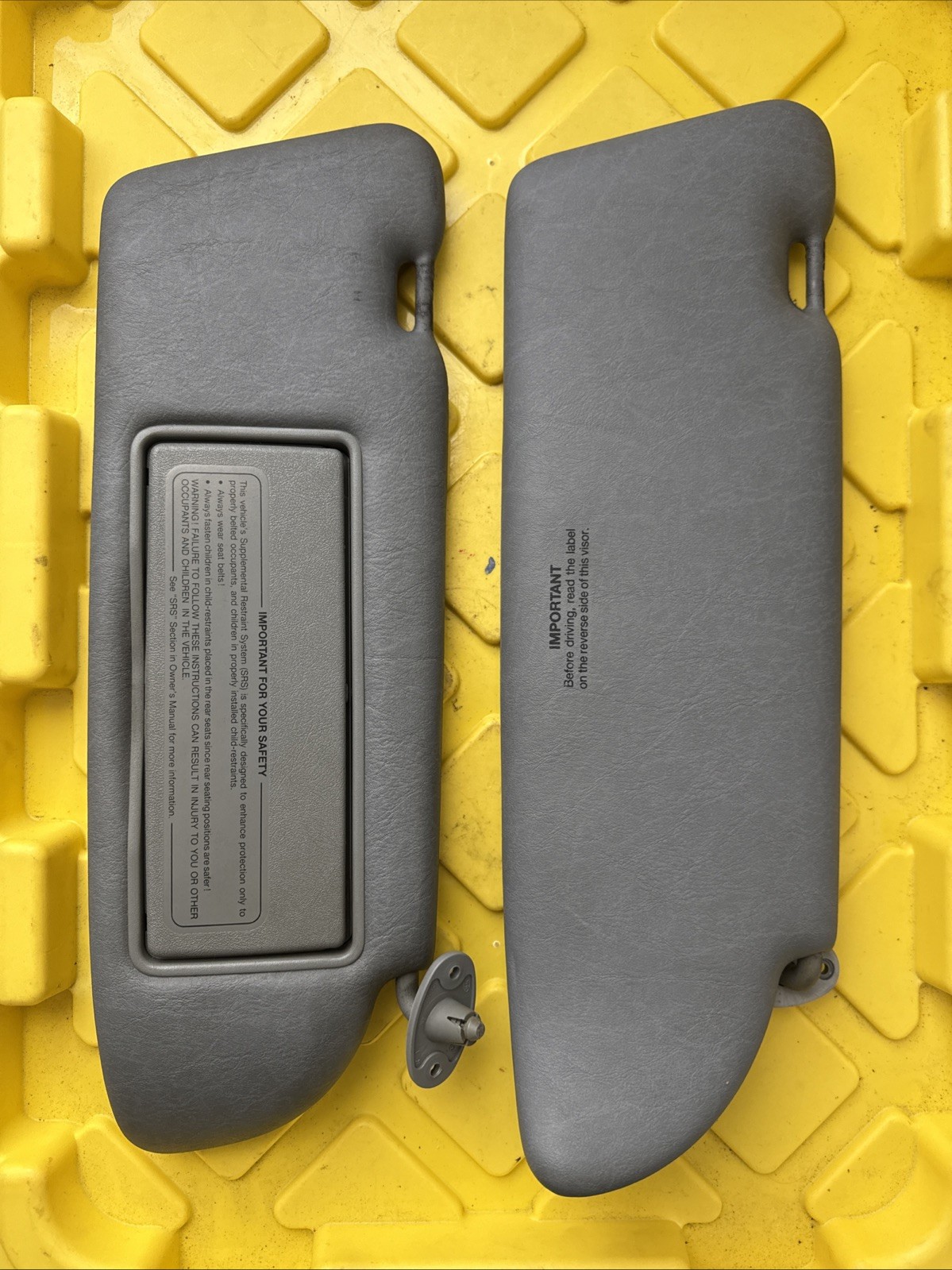 OEM 1986-1991 Mercedes-Benz C126 W126 Sun Visor L+R Shade Pair Gray OEM 1986-1991 Mercedes-Benz C126 W126 Sun Visor L+R Shade Pair Gray