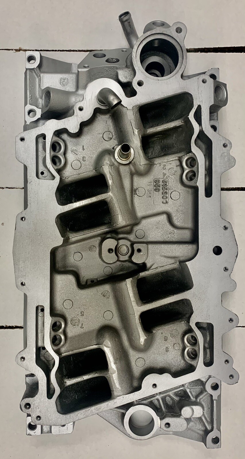 GM Chevrolet Vortec V8 305 350 5.0L 5.7L 96-02 Intake Manifold Pickup Van OEM