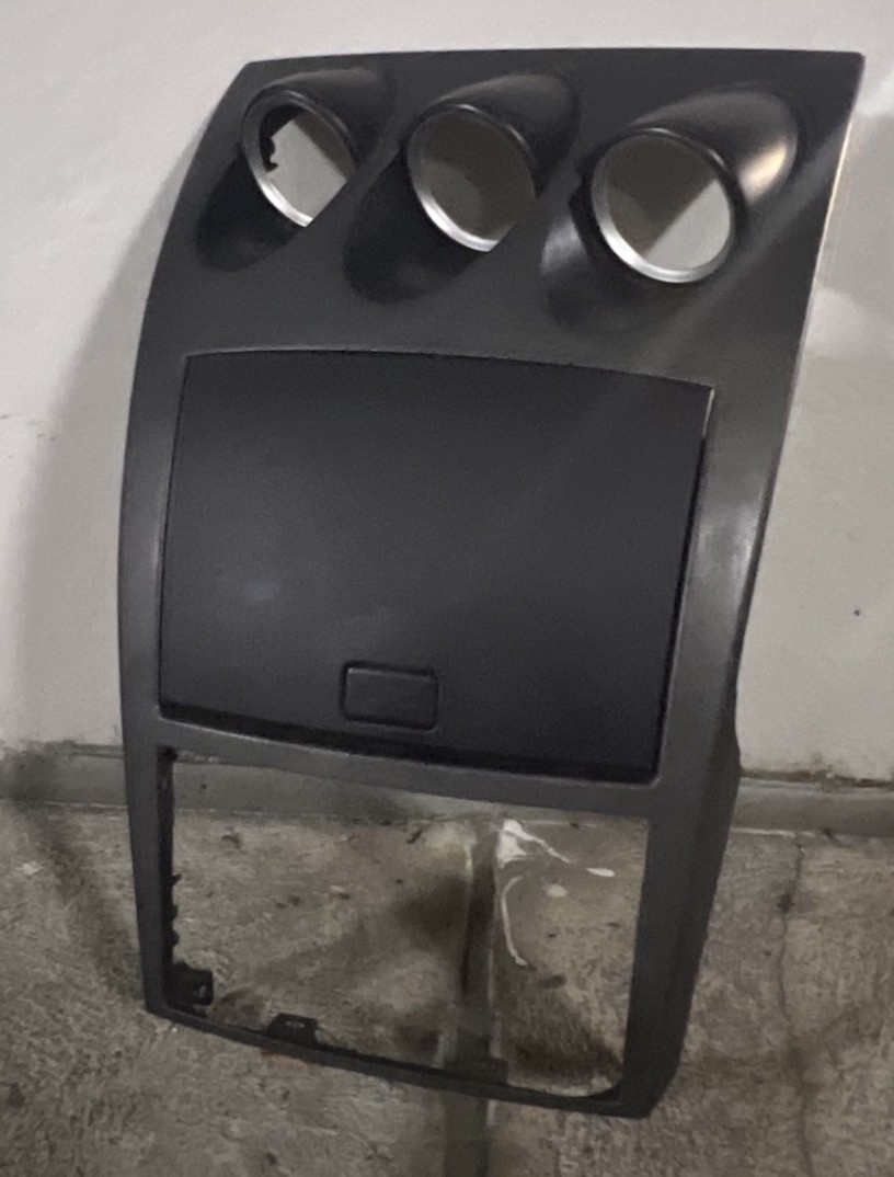 2003-2005 Nissan 350Z Interior Center Dash Console Radio Bezel OEM And Console 2003-2005 Nissan 350Z Interior Center Dash Console Radio Bezel OEM And Console