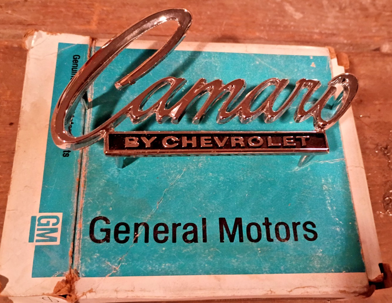 NOS 1968-1969 Chevrolet Camaro Script Emblem OEM GM 3916654 Mint In Original Box