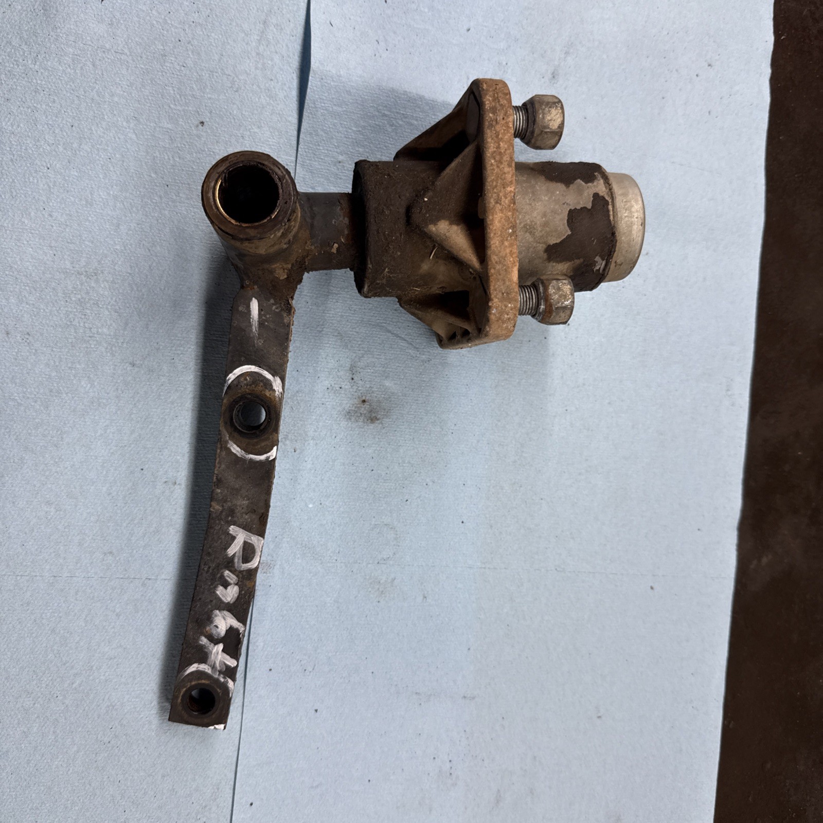 1970’s - 1980’s Vintage Ezgo Gas Robin 244 Marathon Golf Cart Right Spindle Hub