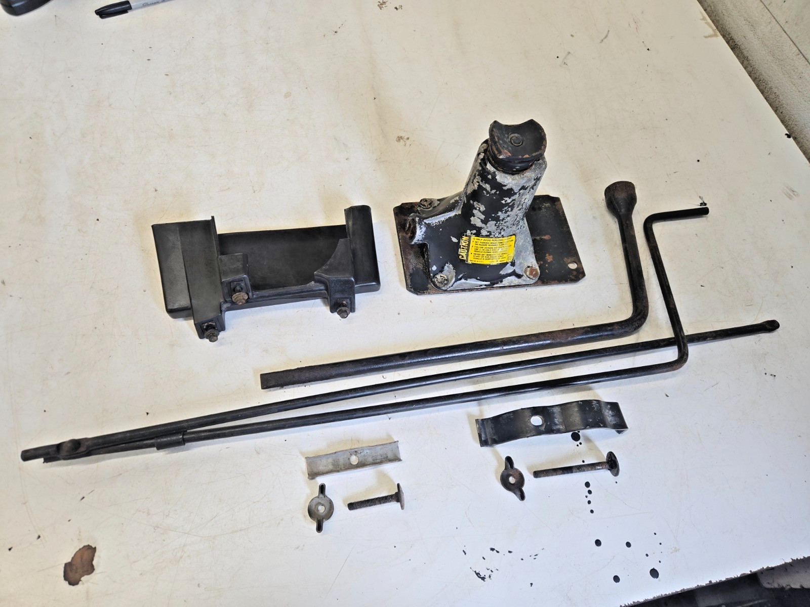  JACK SYSTEM AND MOUNT CHEVY GMC TRUCK 81-87 SUBURBAN BLAZER 81-91 K5 C10 K10