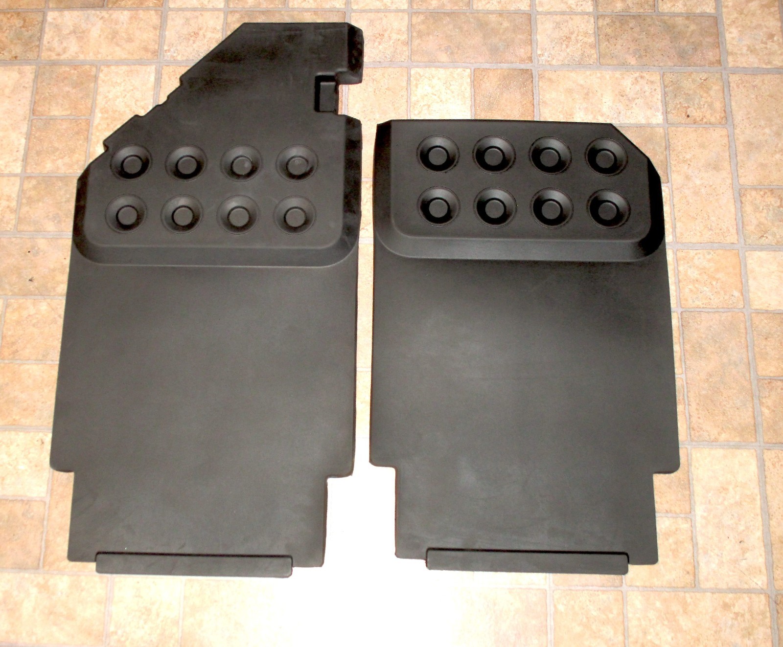 2005,2006 FORD GT GT40 FACTORY OEM LEFT ABD RIGHT RUBBER FLOOR MATS 05/06 2005,2006 FORD GT GT40 FACTORY OEM LEFT ABD RIGHT RUBBER FLOOR MATS 05/06