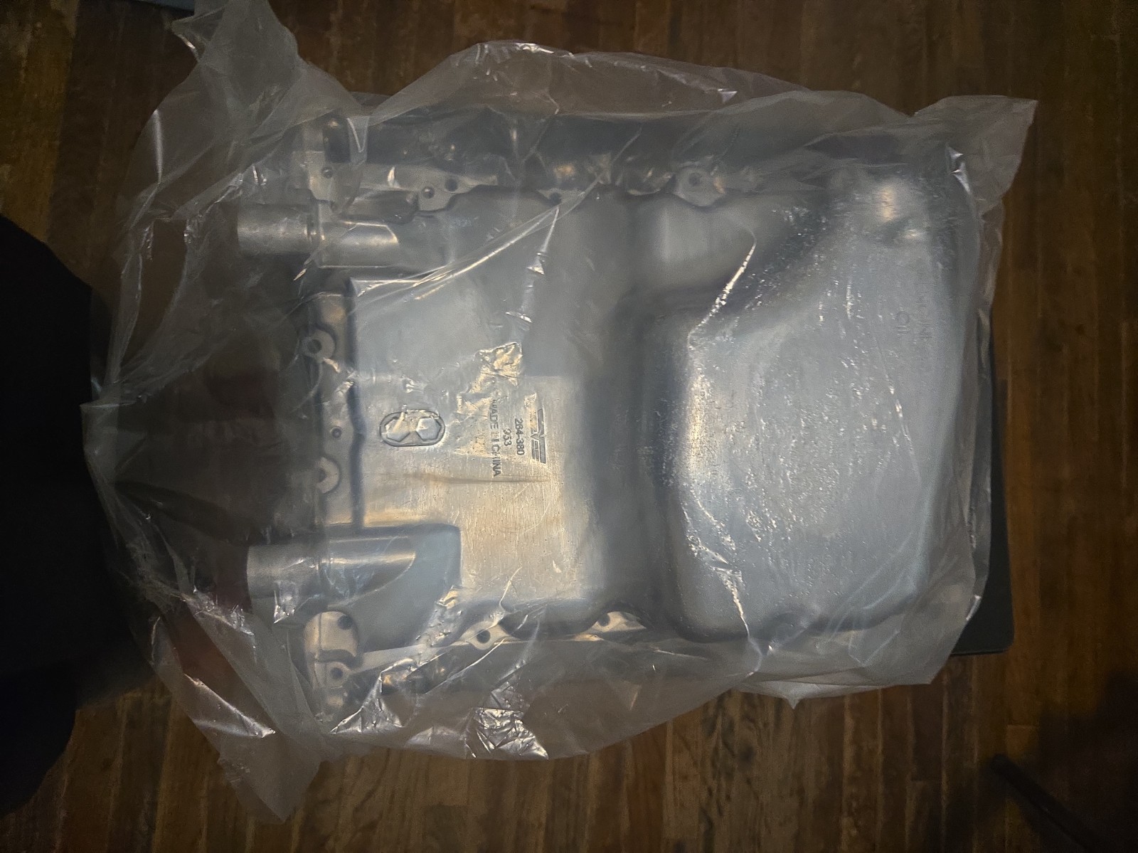 264-380 Engine Aluminum oil replacement pan (wet center sump design). 264-380 Engine Aluminum oil replacement pan (wet center sump design).