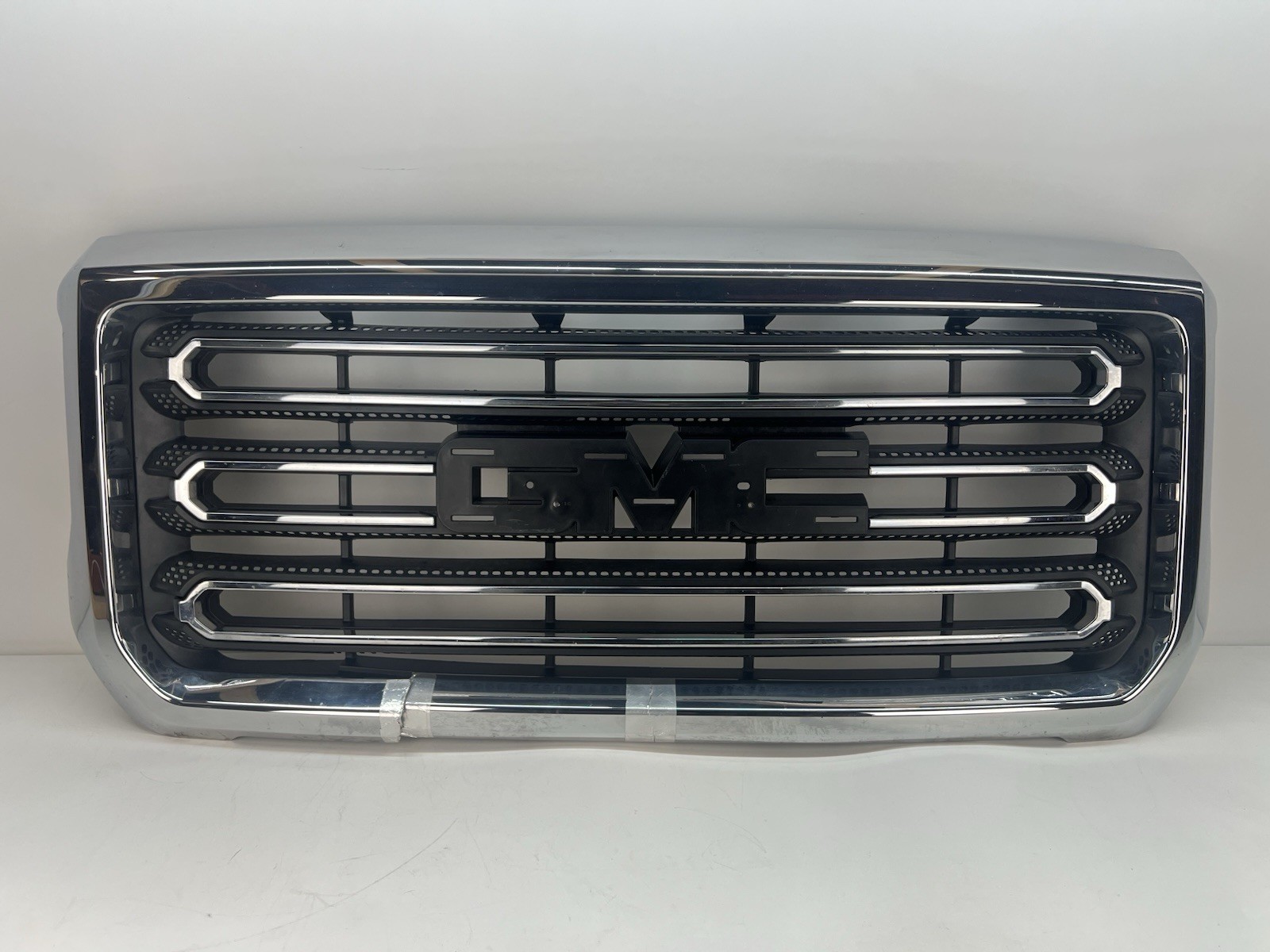 2016-2019 GMC SIERRA 2500 FRONT GRILLE OEM (23210303) 2016-2019 GMC SIERRA 2500 FRONT GRILLE OEM (23210303)