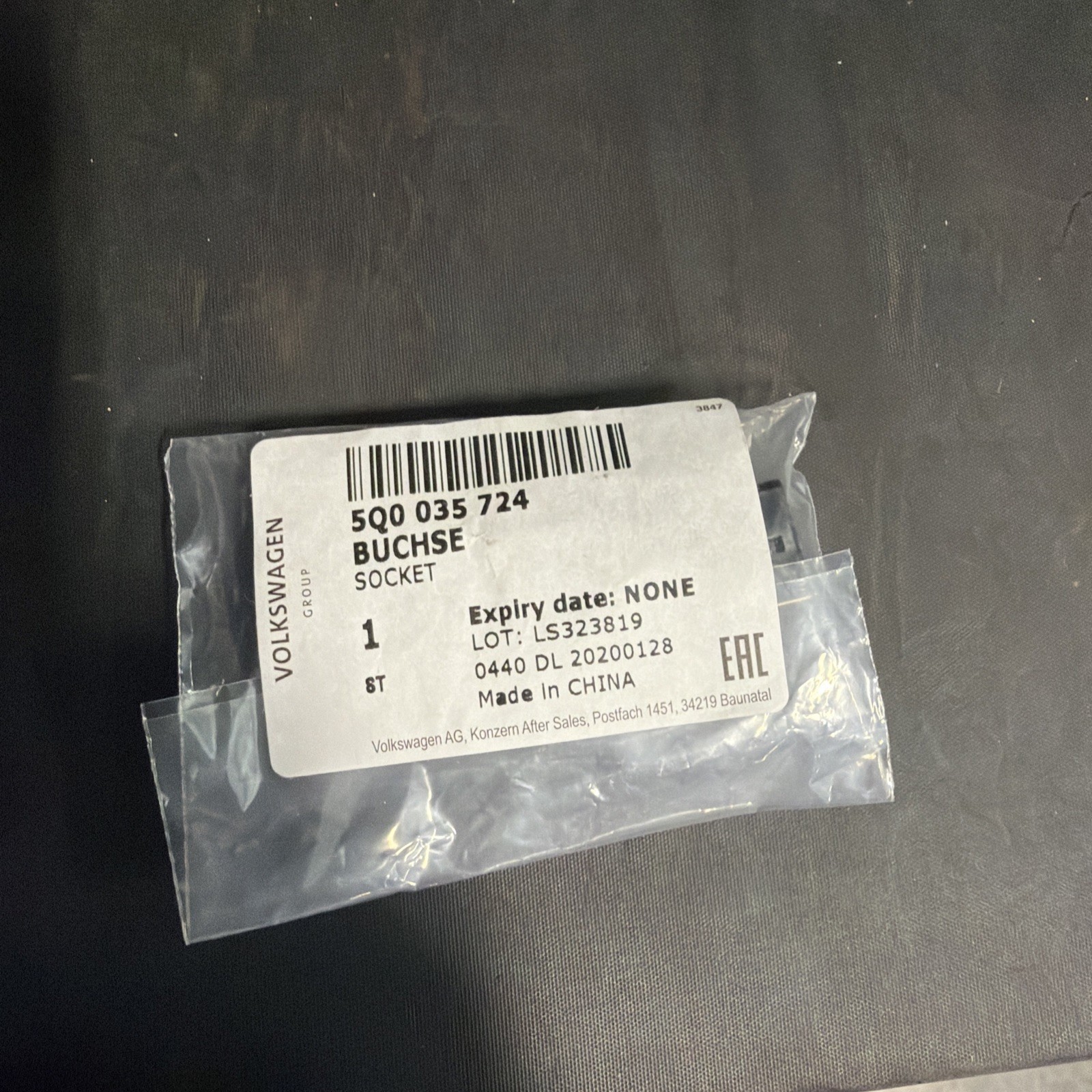 Genuine Volkswagen Audio Auxiliary Jack 5Q0-035-724 Genuine Volkswagen Audio Auxiliary Jack 5Q0-035-724