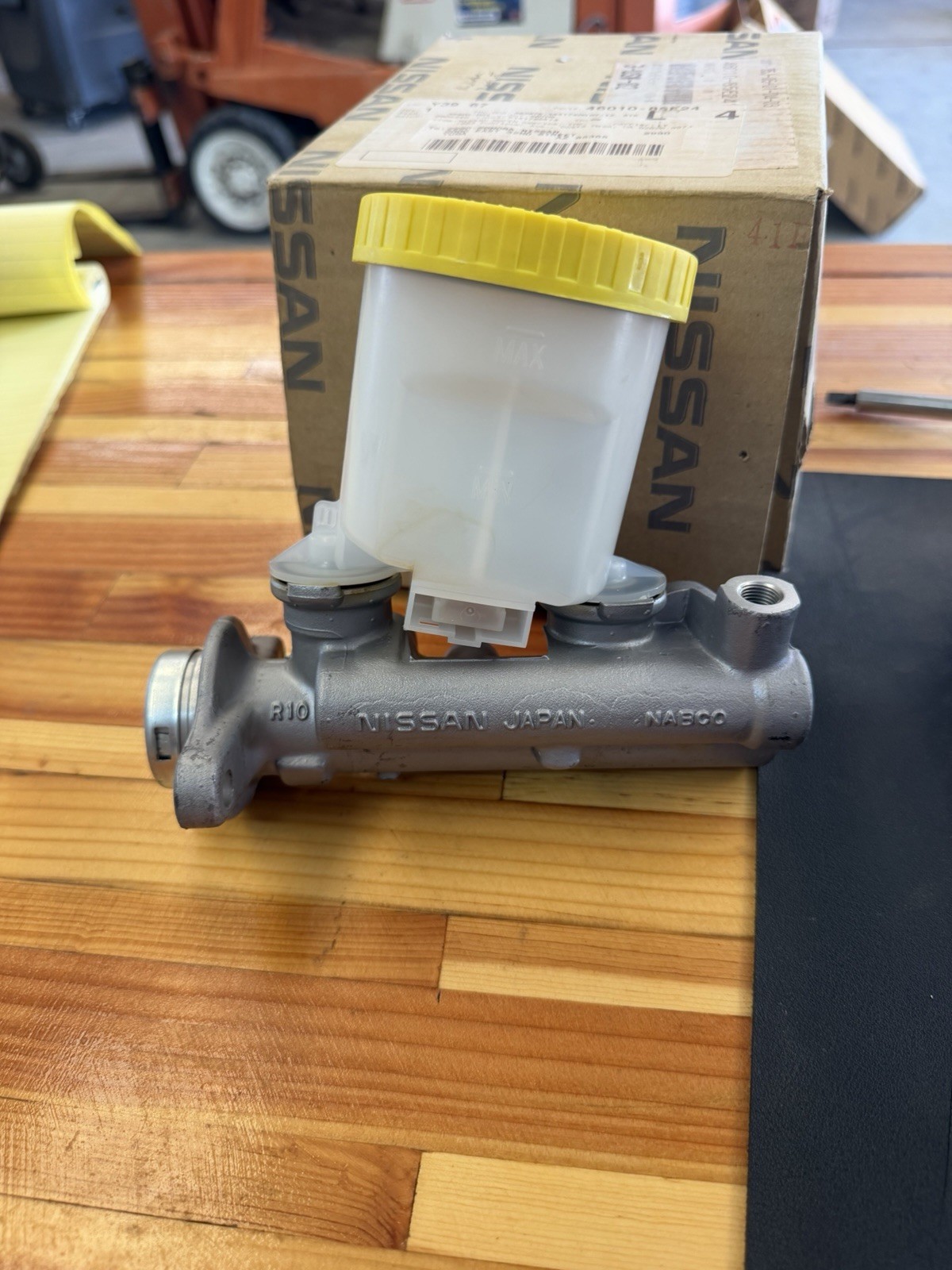 Nissan OEM 46010-85E24 Brake Master Cylinder Nissan OEM 46010-85E24 Brake Master Cylinder