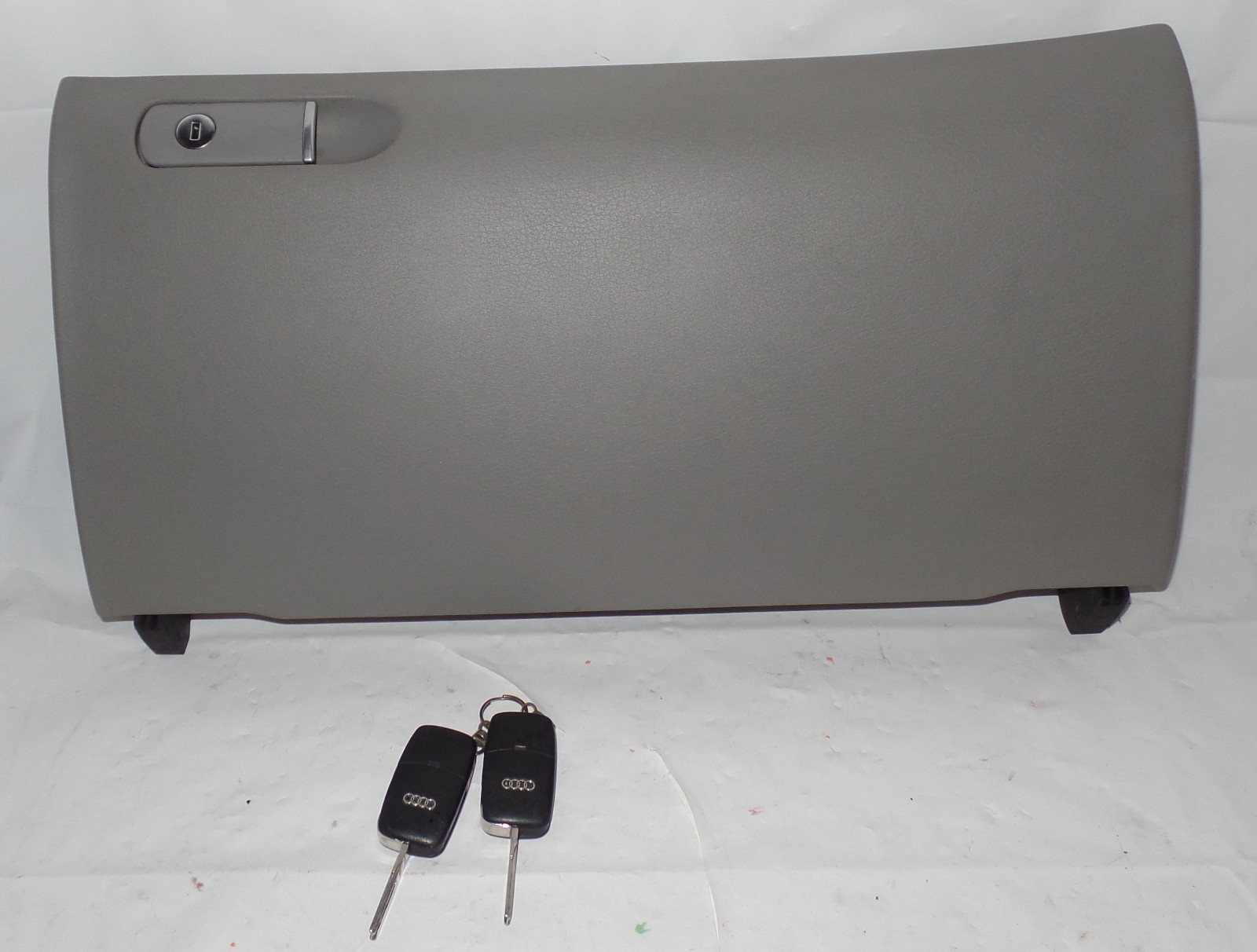 2002-2008 Audi A4/S4/RS4 Glovebox Door OEM, Gray, No broken hinges 2 keys 2002-2008 Audi A4/S4/RS4 Glovebox Door OEM, Gray, No broken hinges 2 keys