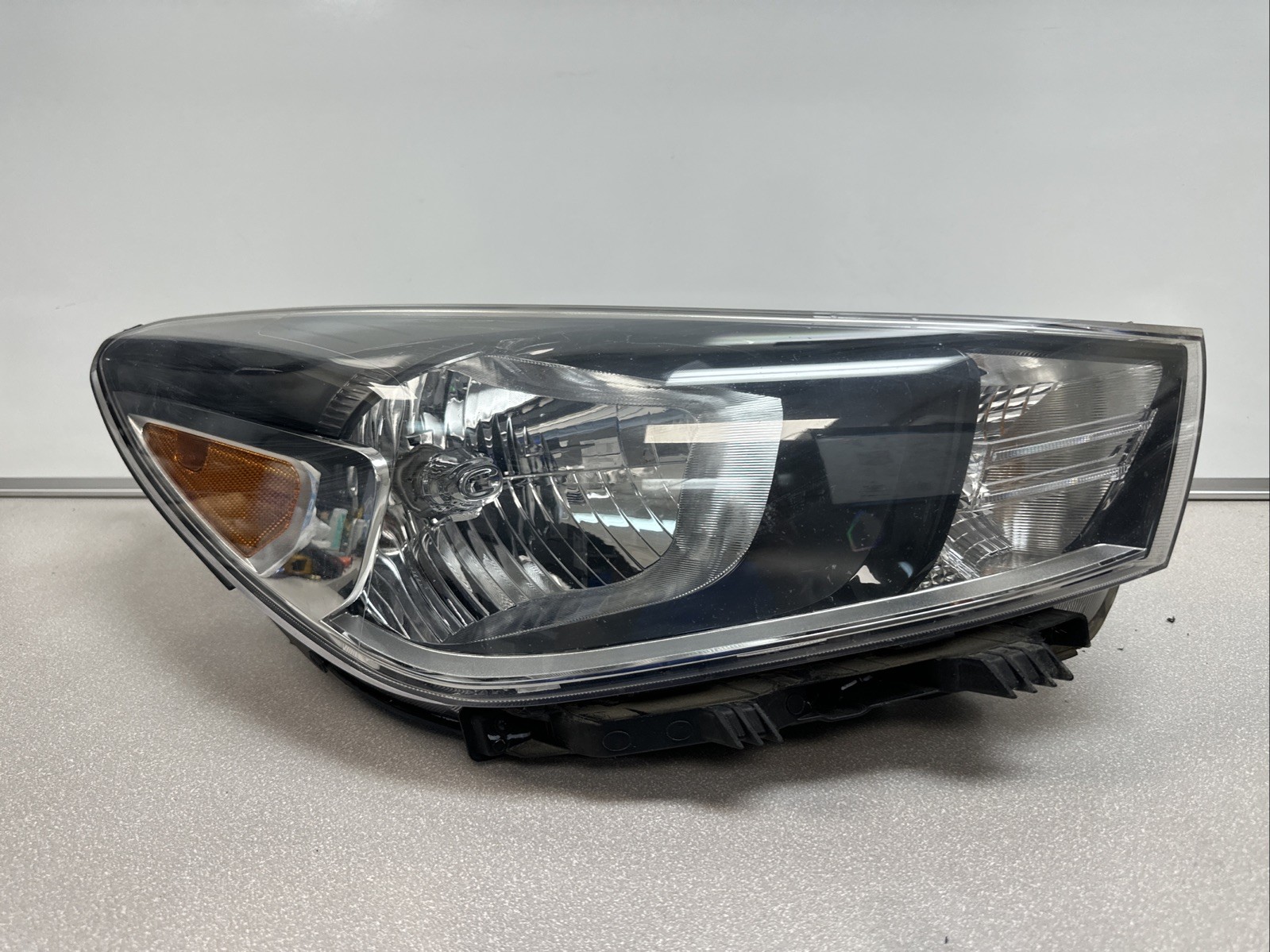 RH HALOGEN 92102H9000 HEADLAMP OEM 18-23 KIA RIO 1YR WRNTY RH HALOGEN 92102H9000 HEADLAMP OEM 18-23 KIA RIO 1YR WRNTY