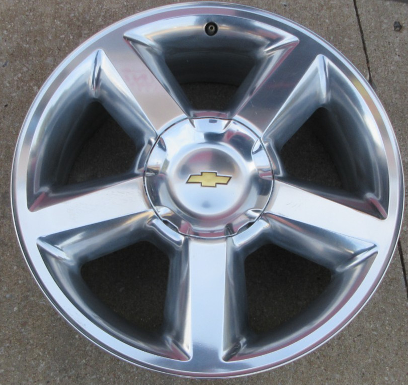 Chevrolet Avalanche Tahoe Suburban Wheel Polish 20 OEM Factory Spec 9597195 5308