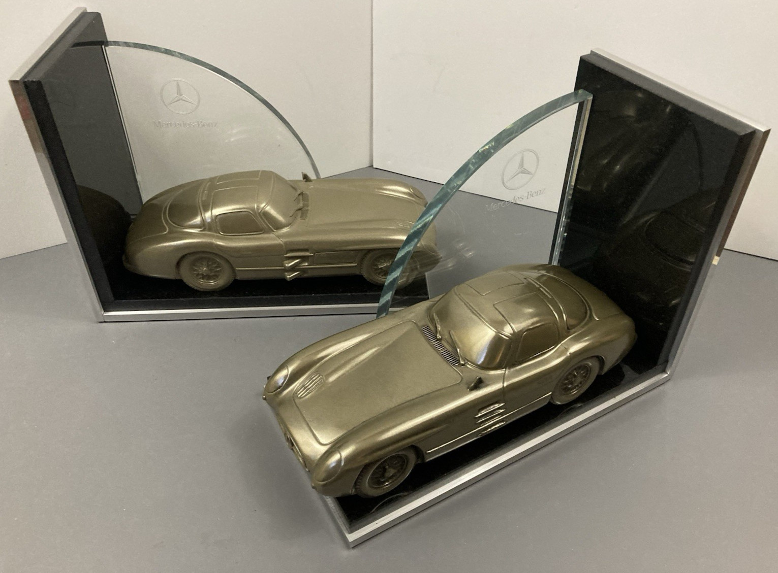 Mercedes Benz 300SLR Gullwing Bookend Set - Maisto - MTM Recognition - 1:18